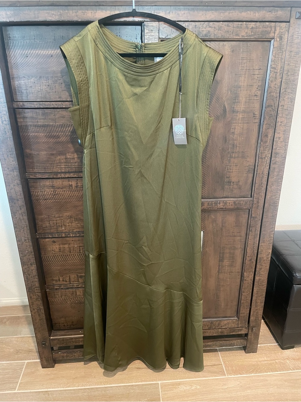 Vince Camuto Olive Green Sleeveless Midi Dress